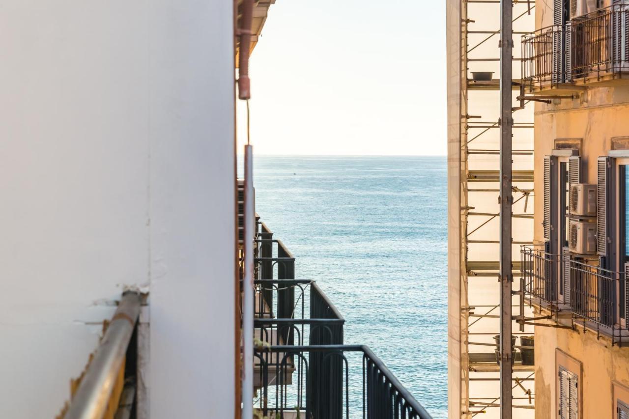 Parthenope'S Eye On The Seafront By Napoliapartments Exteriör bild