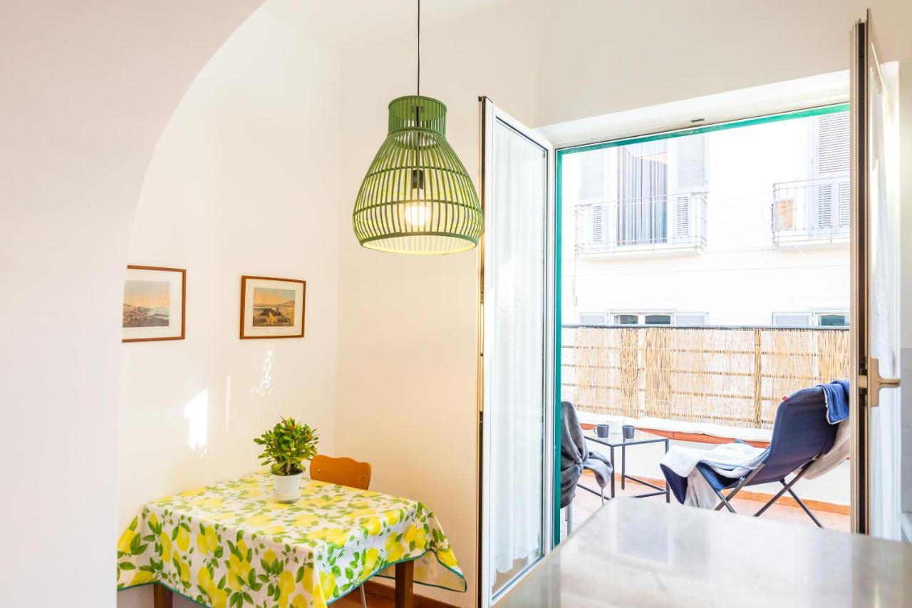 Parthenope'S Eye On The Seafront By Napoliapartments Exteriör bild